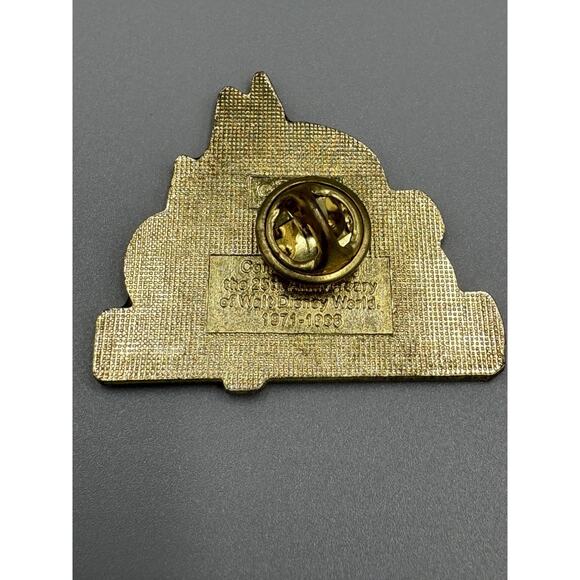 Disney World B25th Anniversary Cinderella Castle Carriage Coach Lapel Pin - Picture 2 of 4